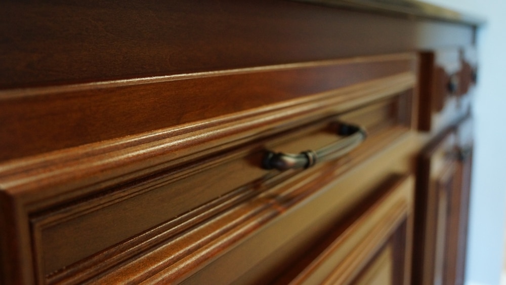 Cabinet Refinishing vs. Refacing: What’s the Difference?